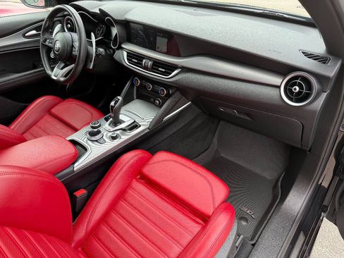 Used 2022 Alfa Romeo Stelvio Veloce AWD/4WD image 21