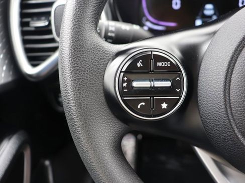 Used 2025 Kia Soul LX w/ LX Technology Package FWD image 18