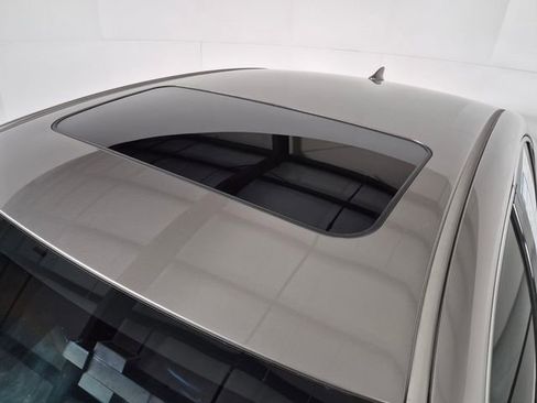 Used 2017 Lexus ES 350 w/ Premium Package image 9