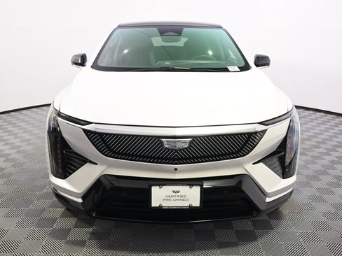 Certified 2025 Cadillac Optiq Luxury 2 w/ LPO, Floor Liner Package AWD/4WD image 10