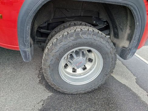 Used 2024 GMC Sierra 3500 SLE w/ SLE Value Package image 6