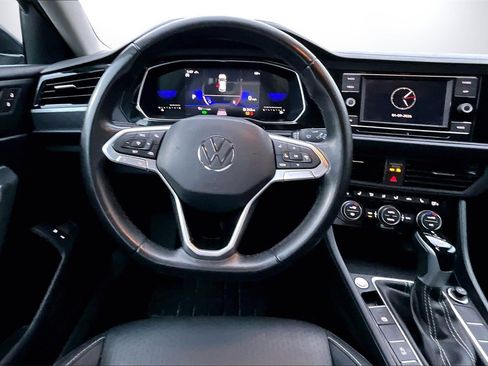 Used 2024 Volkswagen Jetta SE image 11