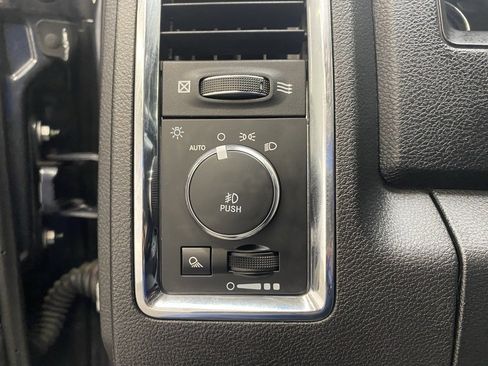 Used 2018 RAM 1500 Laramie image 24