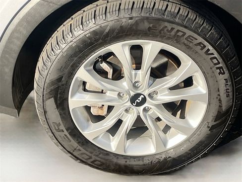 Used 2022 Kia Telluride LX image 32