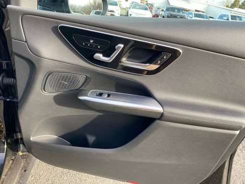 Used 2025 Mercedes-Benz GLC 300 4MATIC image 31