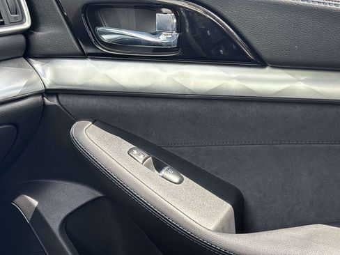 Used 2016 Nissan Maxima SR FWD image 21