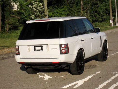 Used 2011 Land Rover Range Rover Supercharged AWD/4WD image 12