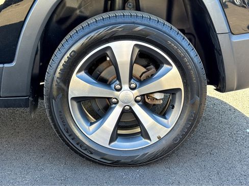 Used 2020 Jeep Cherokee Limited image 7