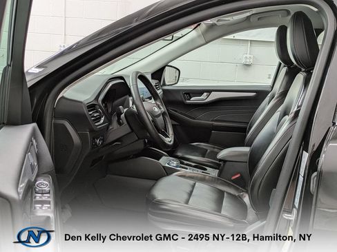 Used 2024 Ford Escape Platinum AWD/4WD image 2
