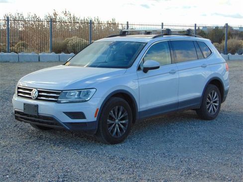 Used 2018 Volkswagen Tiguan SE w/ Panoramic Sunroof Package image 7