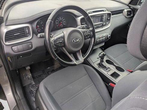 Used 2016 Kia Sorento LX w/ LX Convenience Package image 10