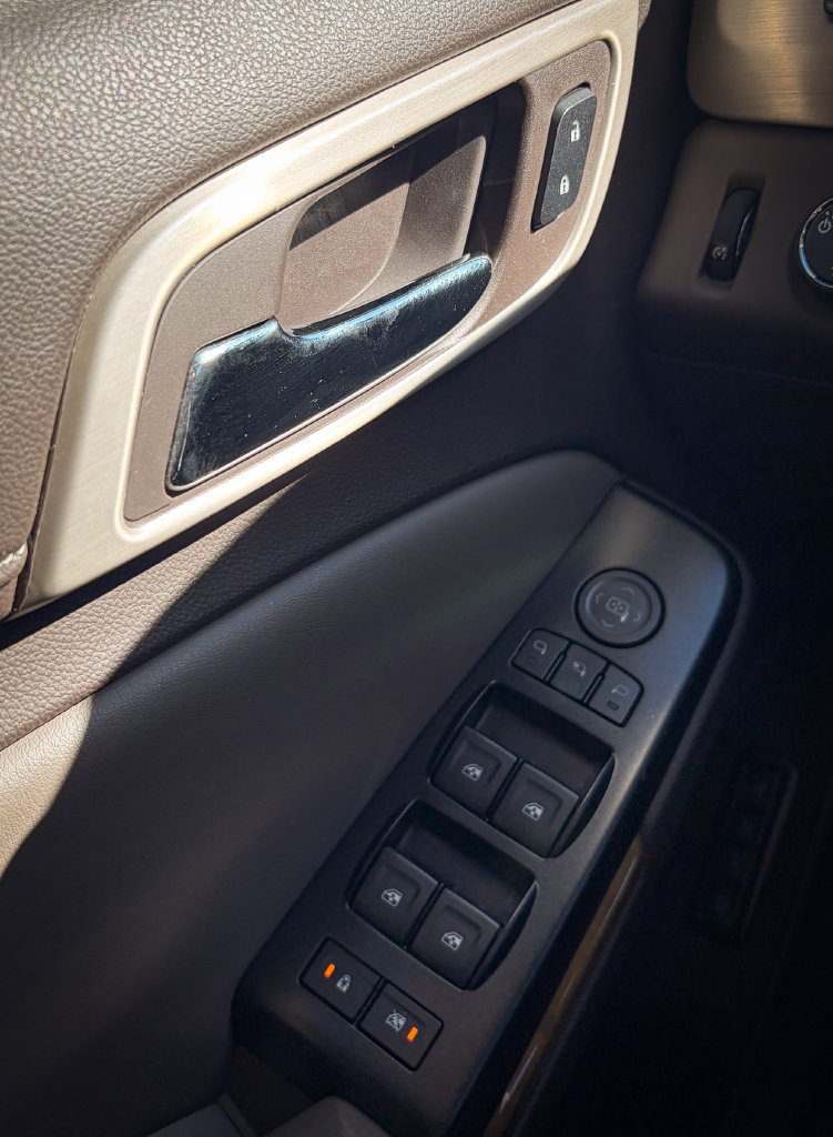 Used 2017 GMC Yukon Denali AWD/4WD image 9