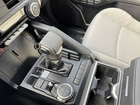 Certified 2025 Toyota Tacoma SR5 AWD/4WD image 16