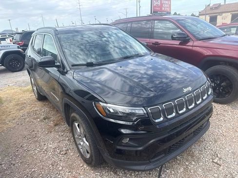 Used 2022 Jeep Compass Latitude w/ Convenience Group AWD/4WD image 3