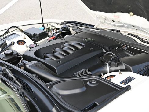 Used 2006 Jaguar XK8 XK8 2dr Convertible image 32