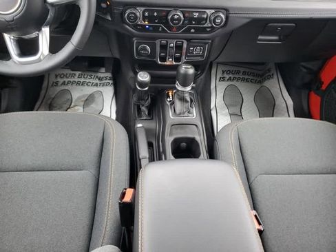 Used 2025 Jeep Wrangler Unlimited Sahara AWD/4WD image 22