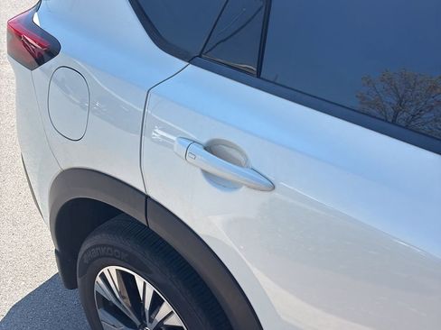 Used 2021 Nissan Rogue SV image 14