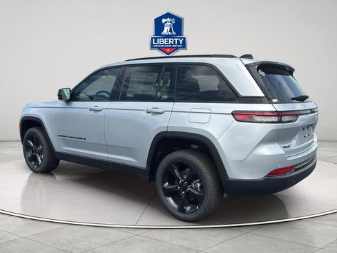 New 2025 Jeep Grand Cherokee Limited w/ Luxury Tech Group II AWD/4WD image 7