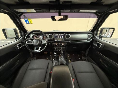 Used 2020 Jeep Gladiator Overland image 19