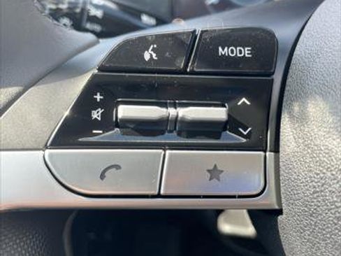 New 2025 Hyundai Elantra Limited image 18