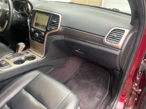 Used 2017 Jeep Grand Cherokee Limited image 23