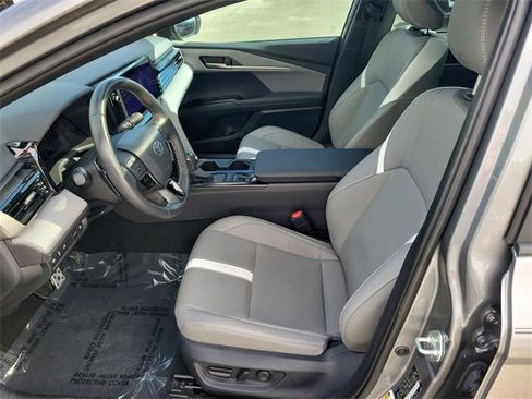 Used 2025 Toyota Camry SE image 10