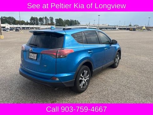 Used 2018 Toyota RAV4 LE FWD image 5