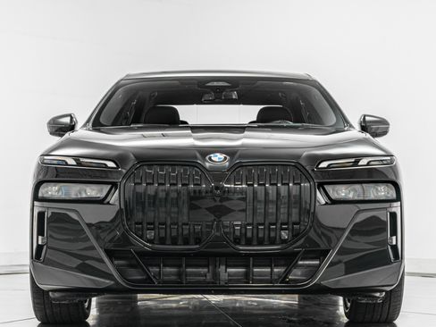Used 2023 BMW 760i xDrive w/ Parking Assistance Package AWD/4WD image 4
