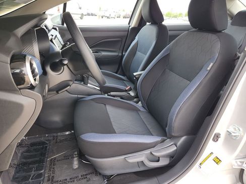 Used 2025 Nissan Versa SV image 12