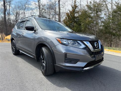 Used 2017 Nissan Rogue SV w/ Midnight Edition image 2