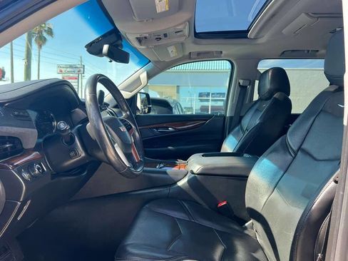 Used 2018 Cadillac Escalade Premium Luxury RWD image 17