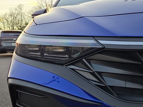 Certified 2025 Hyundai Elantra Sport image 33