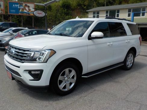 Used 2019 Ford Expedition XLT w/ Equipment Group 202A AWD/4WD image 2