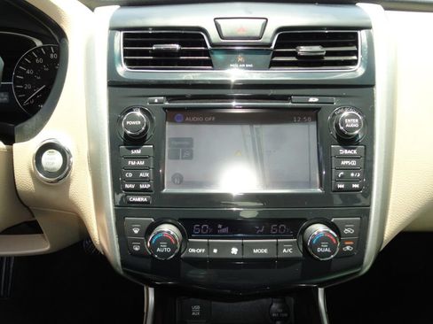 Used 2015 Nissan Altima 2.5 SL w/ Technology Package FWD image 12