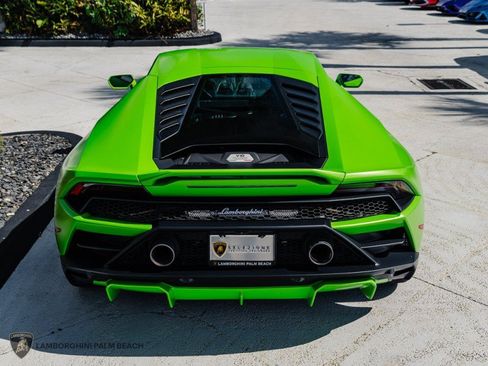 Used 2022 Lamborghini Huracan EVO RWD image 4