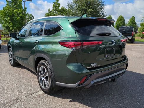Certified 2023 Toyota Highlander XLE AWD/4WD image 4
