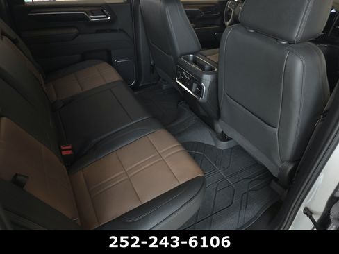 Used 2024 Chevrolet Silverado 2500 High Country w/ Technology Package AWD/4WD image 32