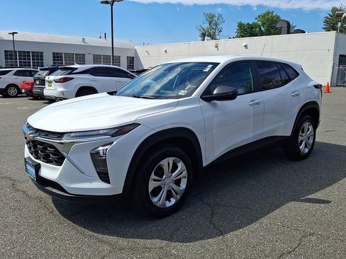 Certified 2024 Chevrolet Trax LS FWD image 3