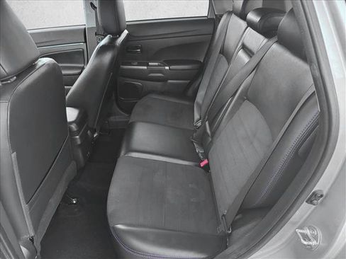 Used 2024 Mitsubishi Outlander SE image 15