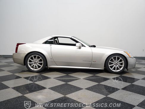 Used 2006 Cadillac XLR V image 14