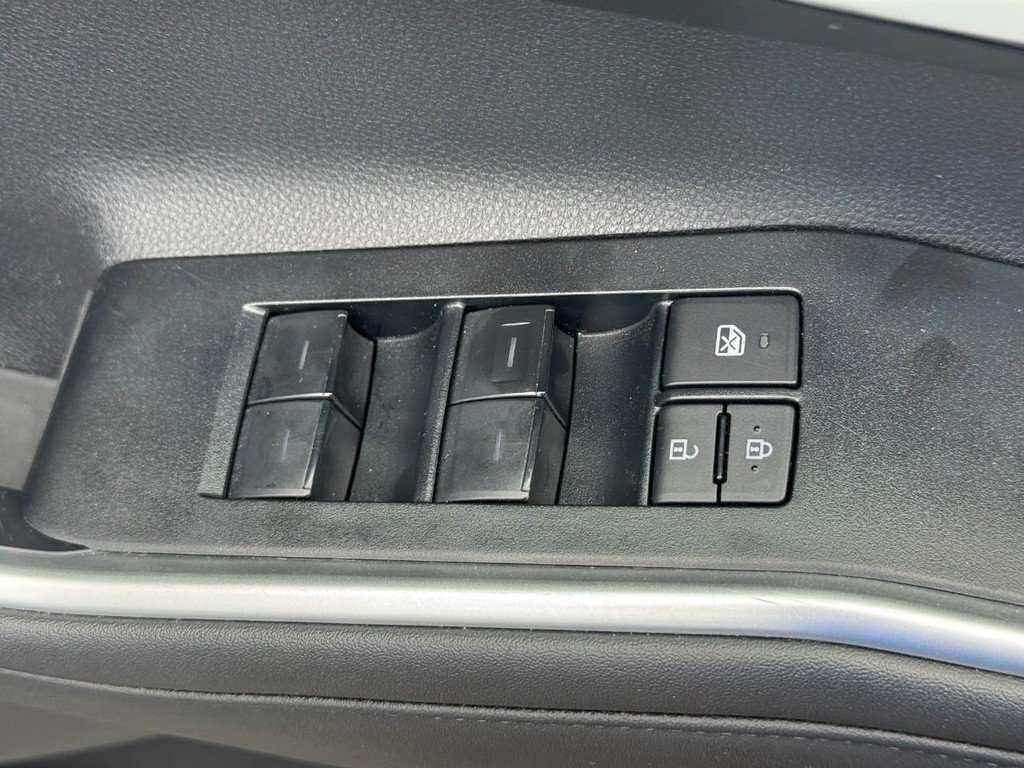 Used 2025 Toyota Highlander XLE AWD/4WD image 23