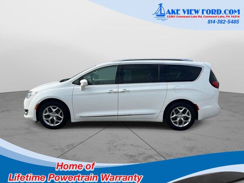 Used 2019 Chrysler Pacifica Touring-L Plus w/ Tire & Wheel Group FWD image 8