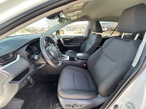Used 2025 Toyota RAV4 XLE image 13