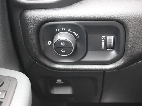 Used 2023 RAM 1500 Big Horn AWD/4WD image 18
