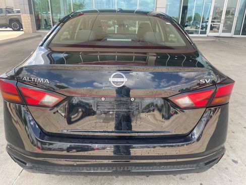 Used 2024 Nissan Altima 2.5 SV image 10