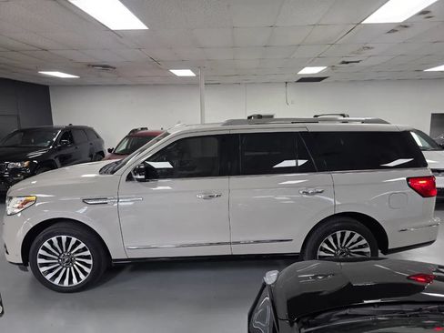 Used 2019 Lincoln Navigator Reserve AWD/4WD image 18