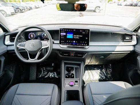 New 2025 Volkswagen Tiguan SE image 23