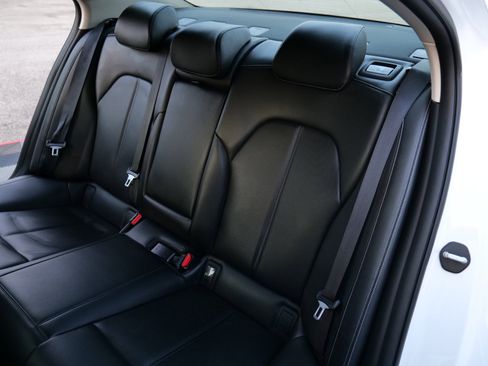 Used 2023 Genesis G70 2.0T image 47