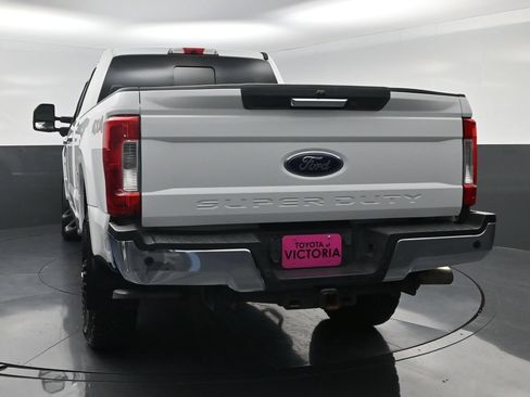 Used 2019 Ford F250 XLT w/ XLT Premium Package AWD/4WD image 16