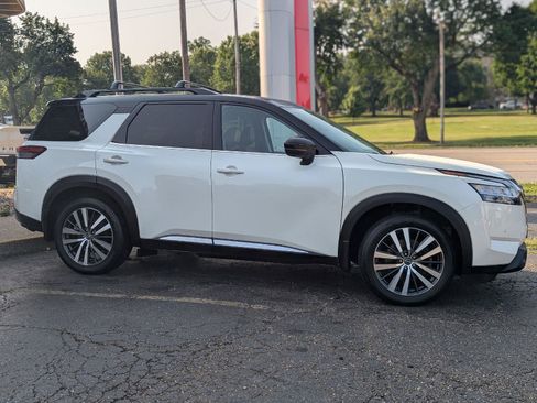 Used 2022 Nissan Pathfinder Platinum w/ Cargo Package AWD/4WD image 11